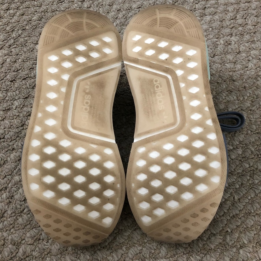 Women’s Adidas NMD R1 - Picture 6 of 7